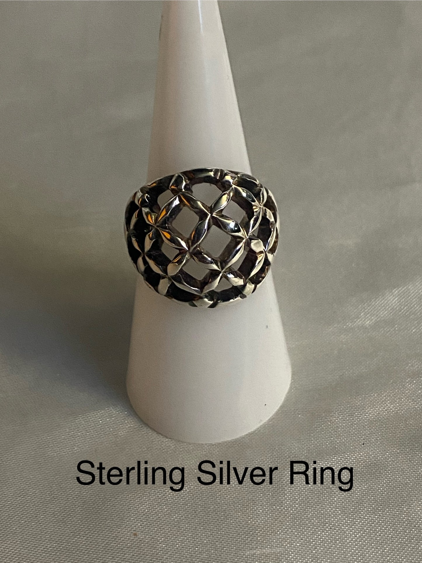 STERLING SILVER RING - SIZE 7.5
