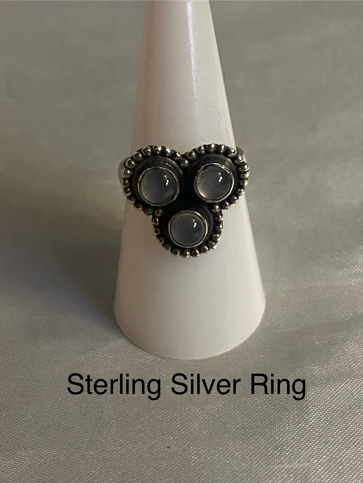 STERLING SILVER RING - SIZE 7.5