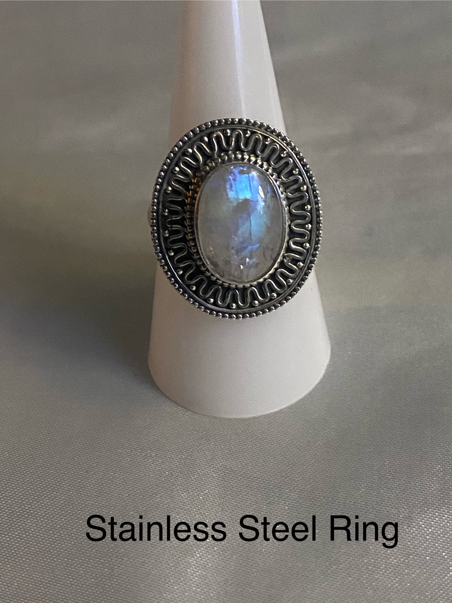 STERLING SILVER RING - SIZE 9
