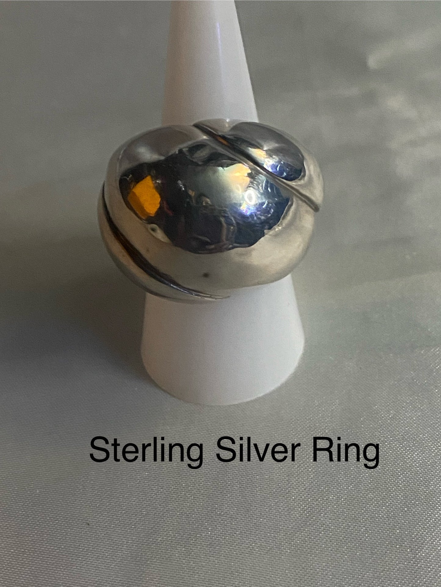 STERLING SILVER RING - SIZE 8.5
