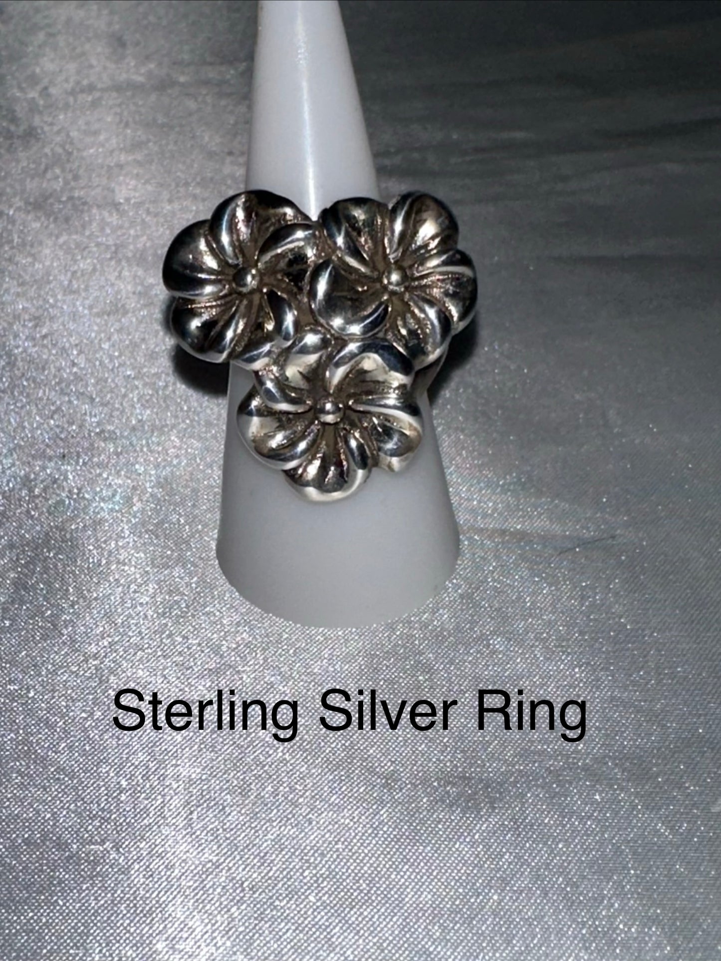 STERLING SILVER RING -SIZE 8.5