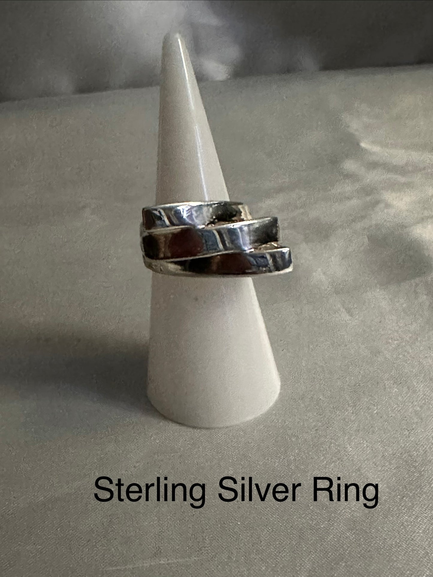 STERLING SILVER RING - SIZE 6
