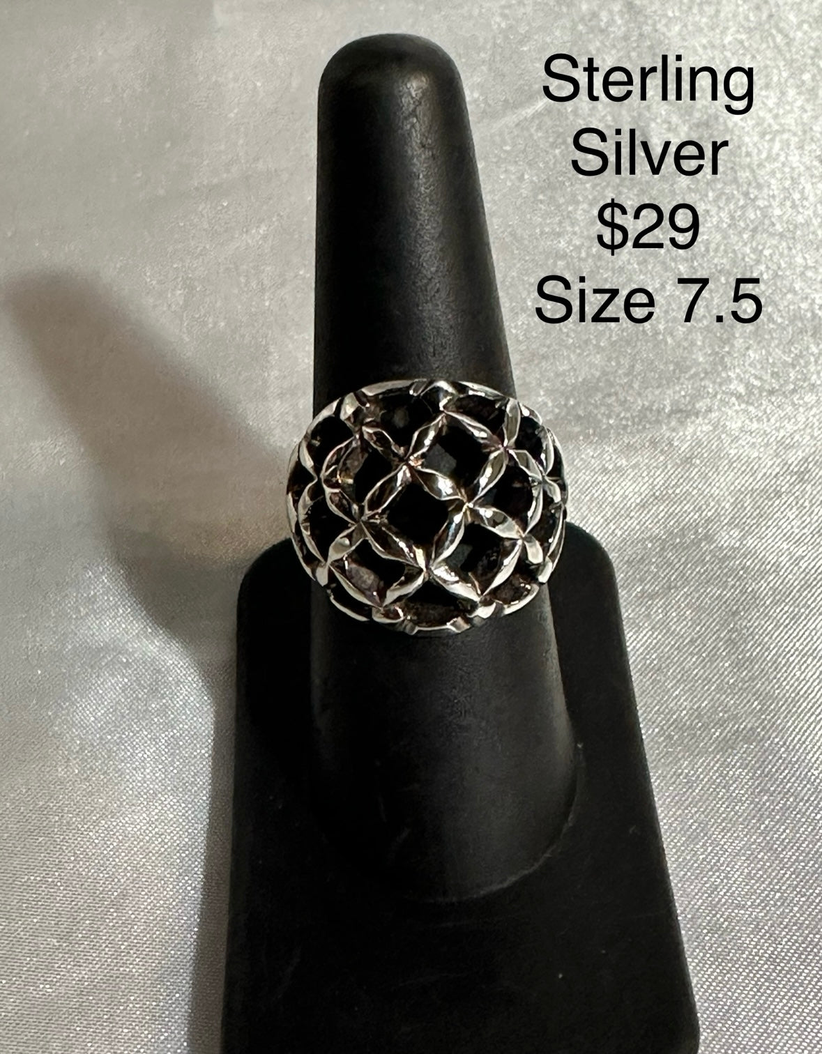 STERLING SILVER RING - SIZE 7.5