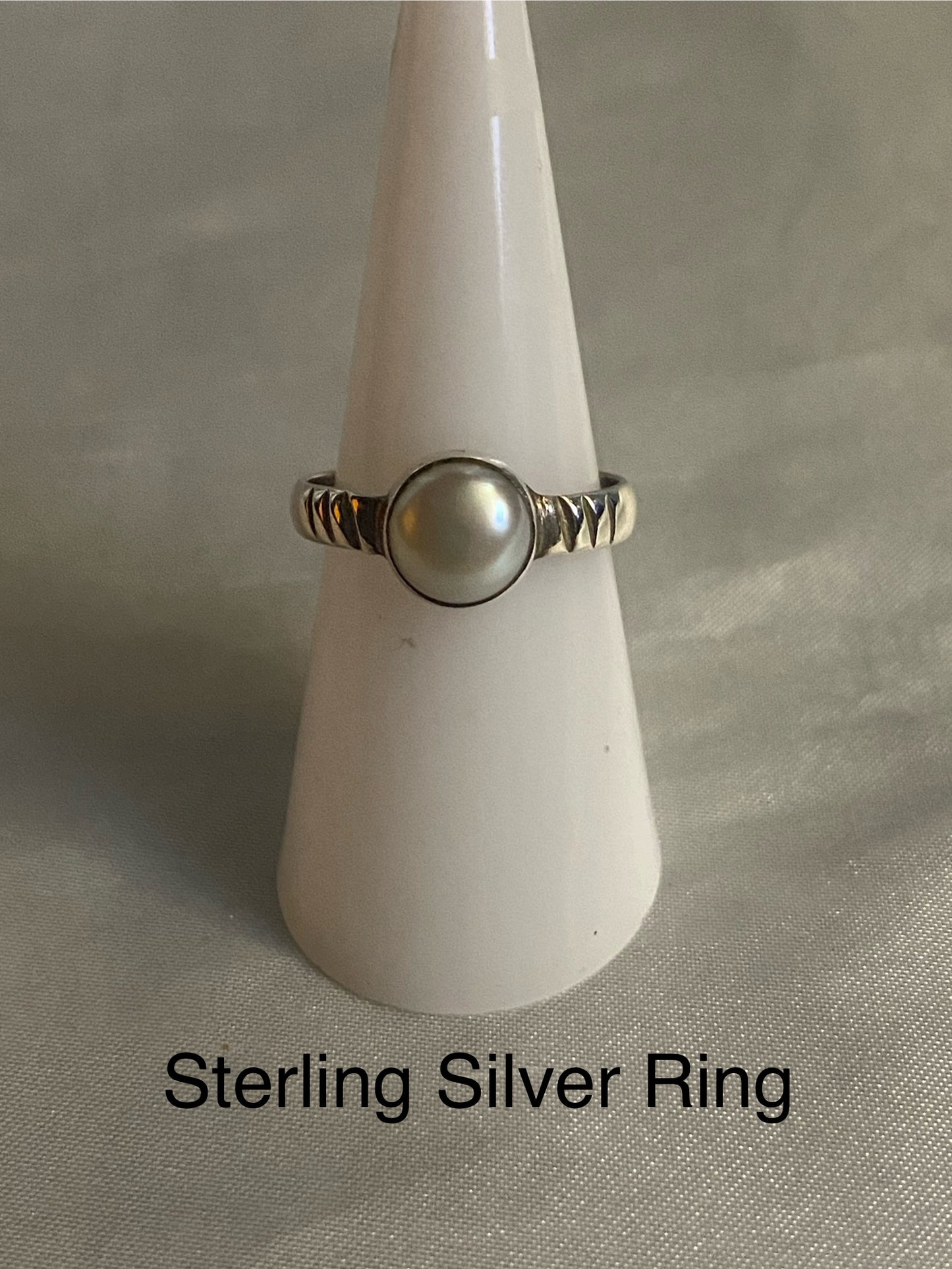 STERLING SILVER RING - SIZE 7.5