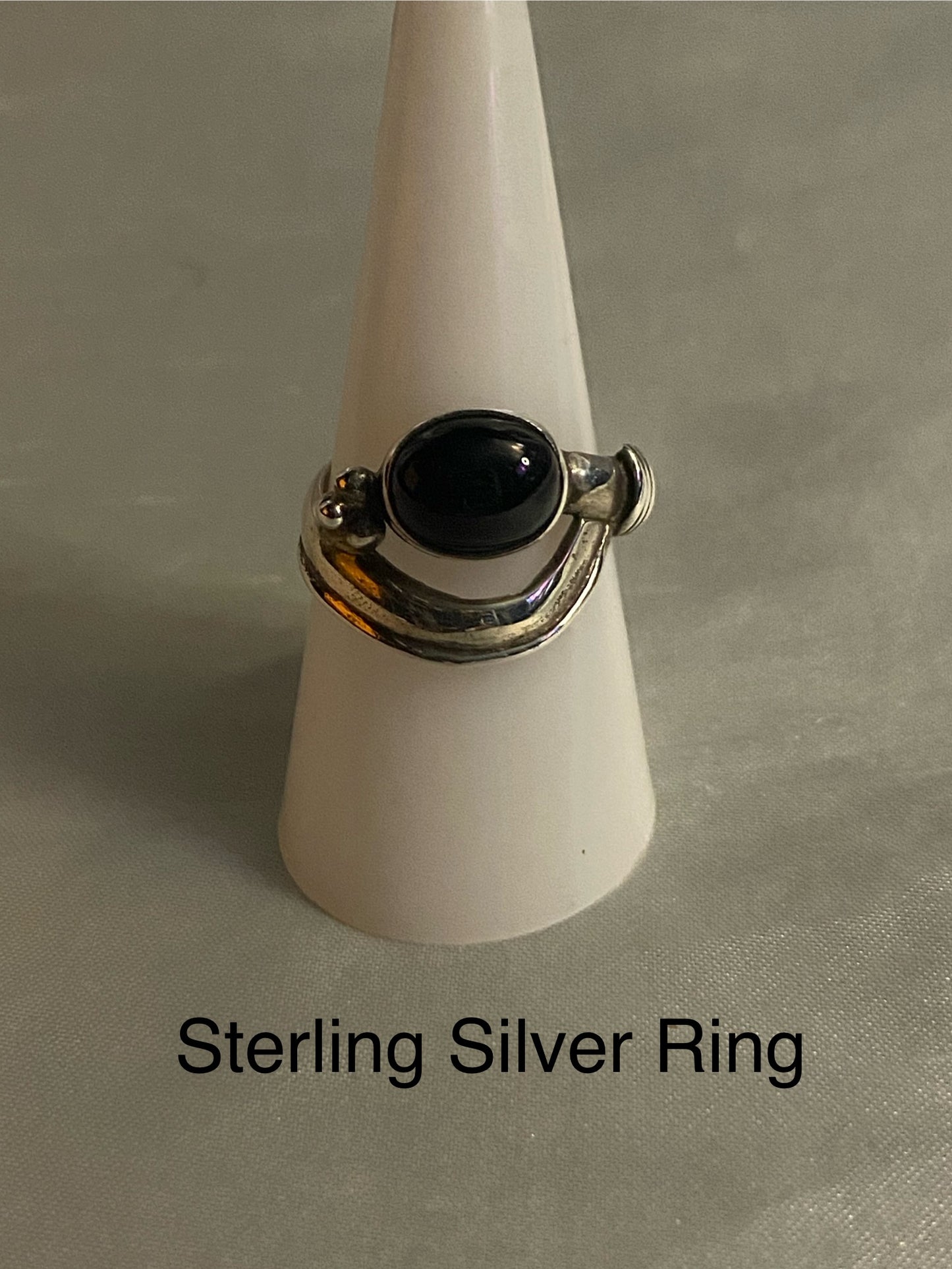 STERLING SILVER RING - SIZE 7.5