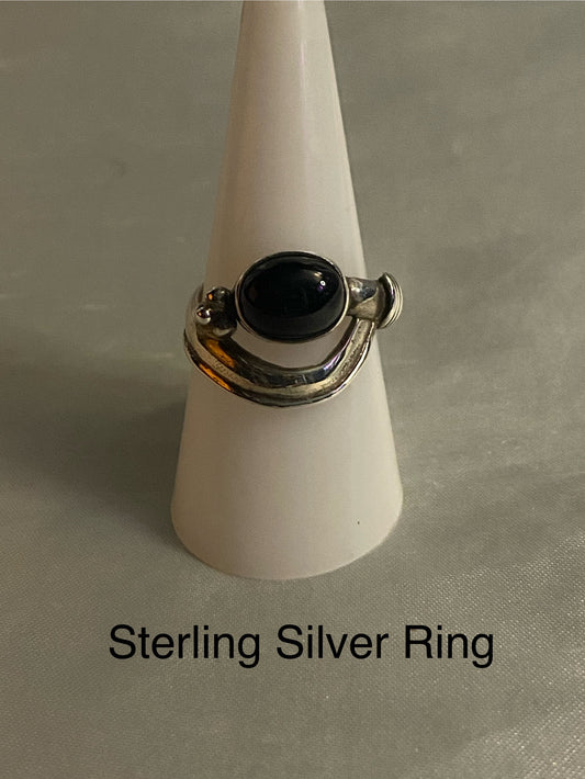 STERLING SILVER RING - SIZE 7.5
