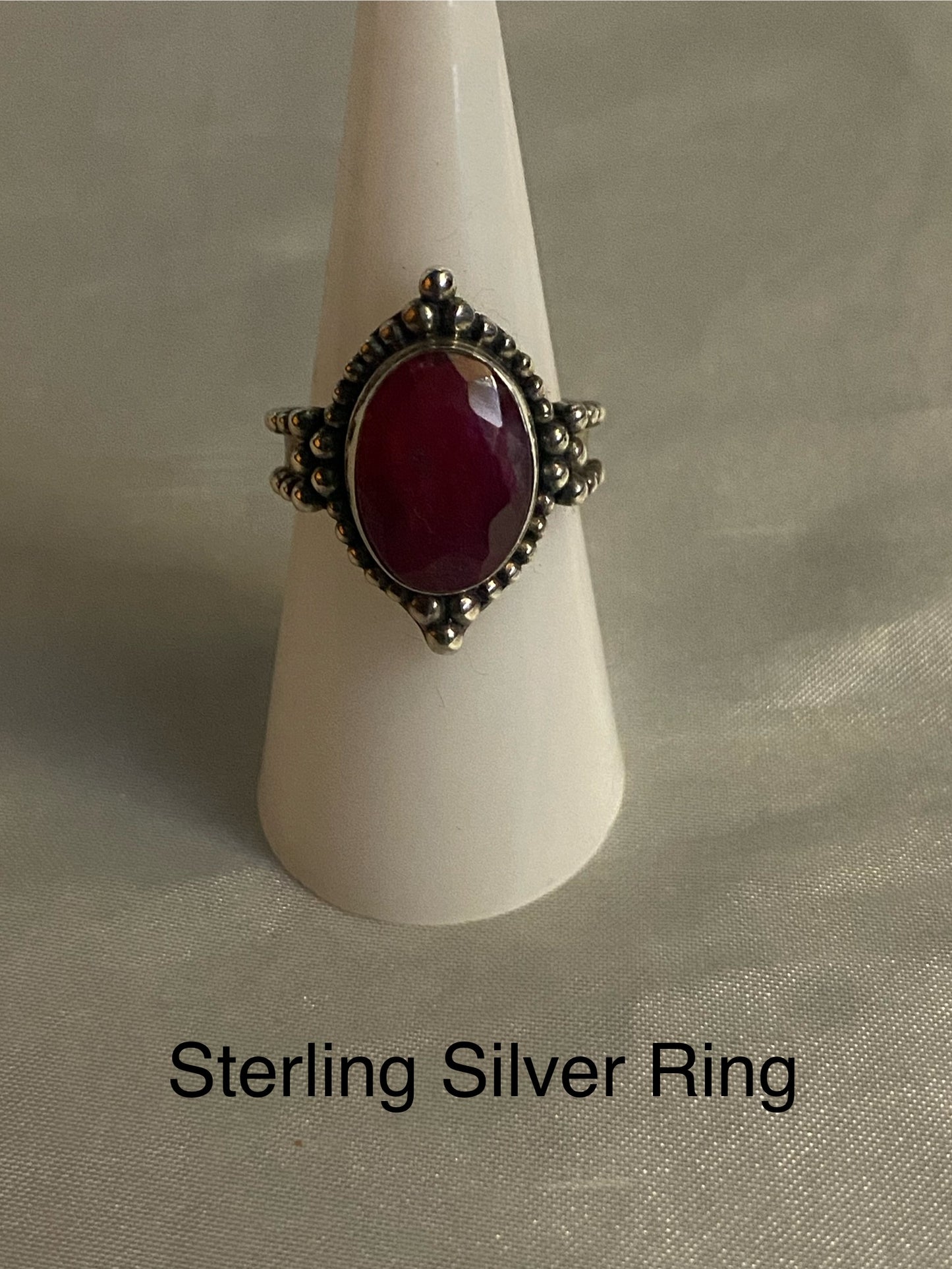 STERLING SILVER RING - SIZE 7.5
