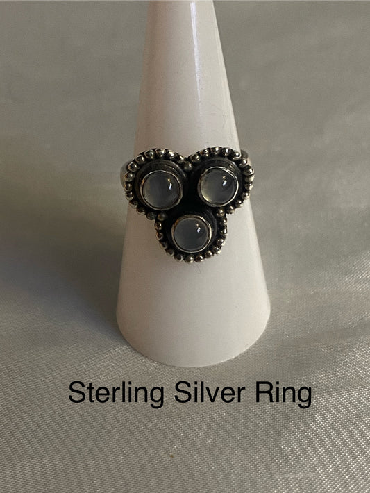 STERLING SILVER RING - SIZE 7.5