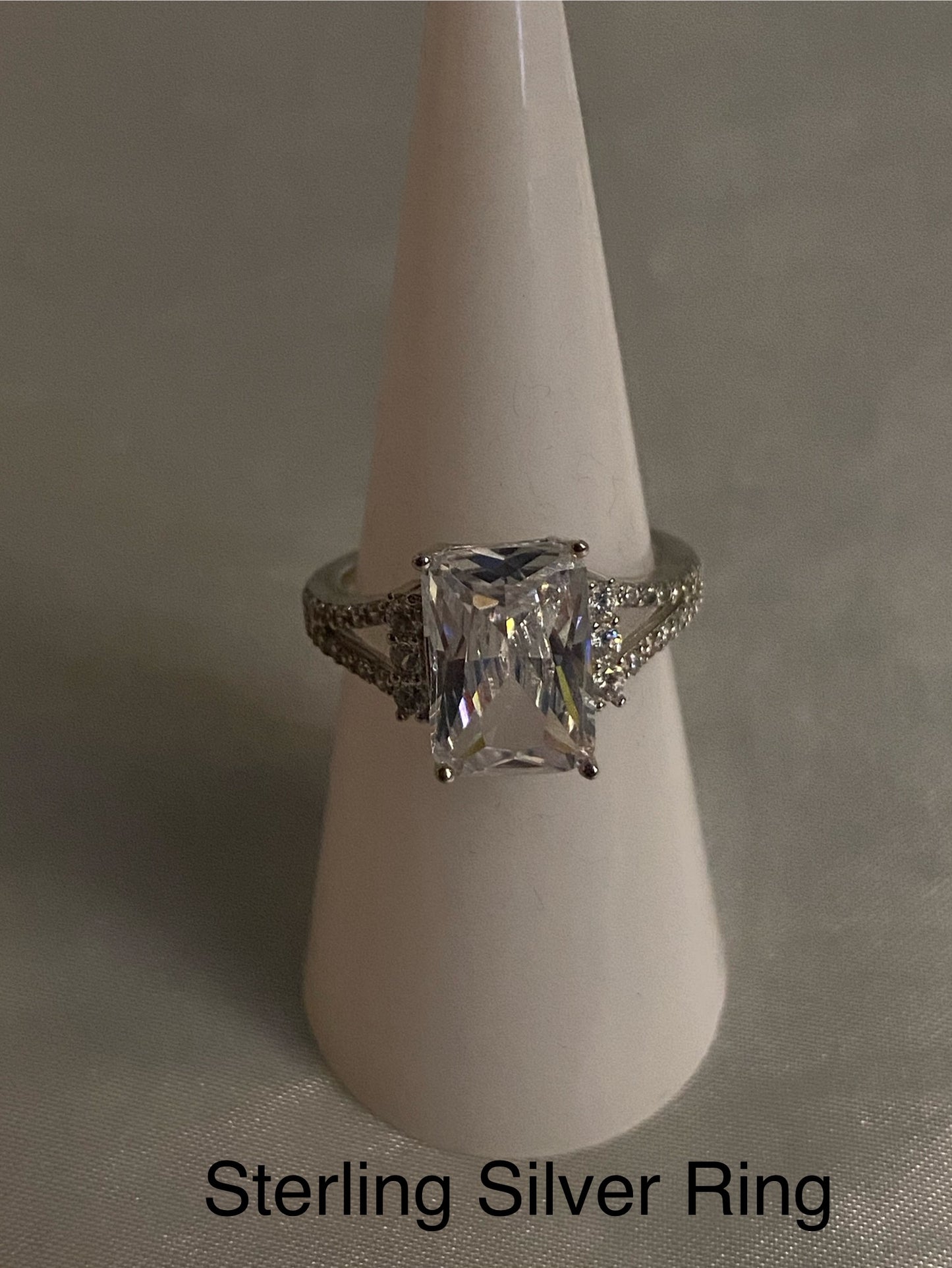 STERLING SILVER RING - SIZE 7