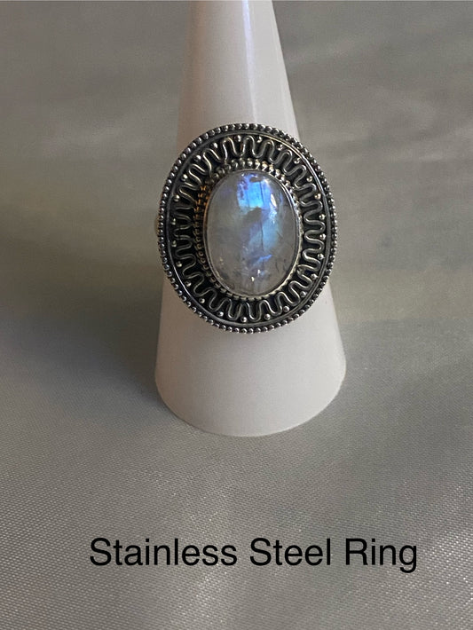 STERLING SILVER RING - SIZE 9