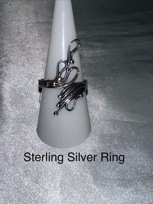 STERLING SILVER RING -SIZE 8.5