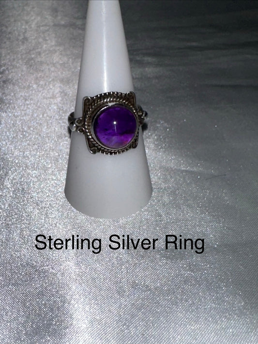 STERLING SILVER RING -SIZE 8.5