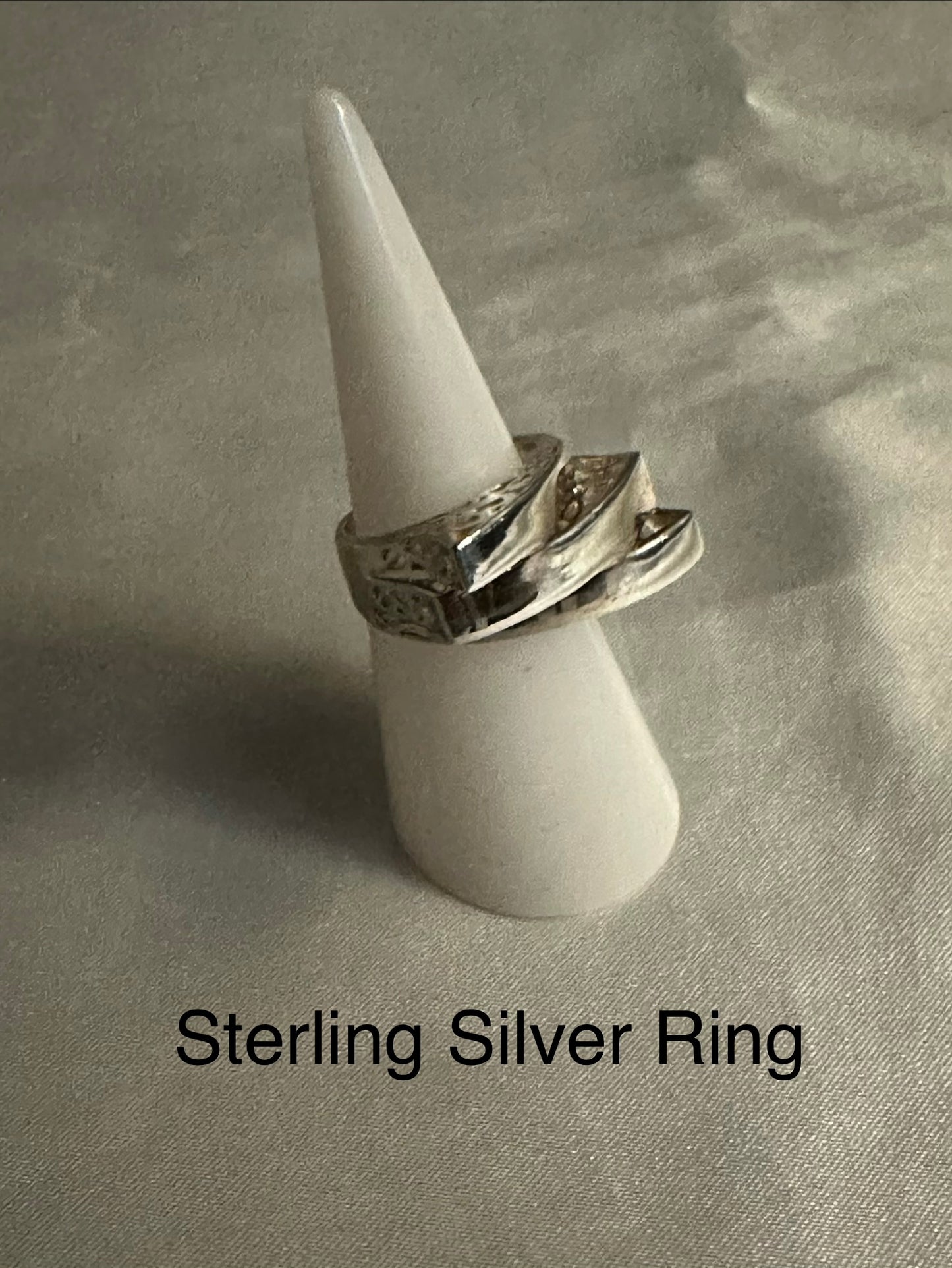 STERLING SILVER RING - SIZE 6