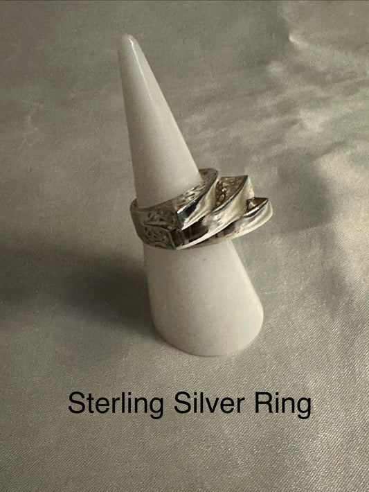 STERLING SILVER RING - SIZE 6