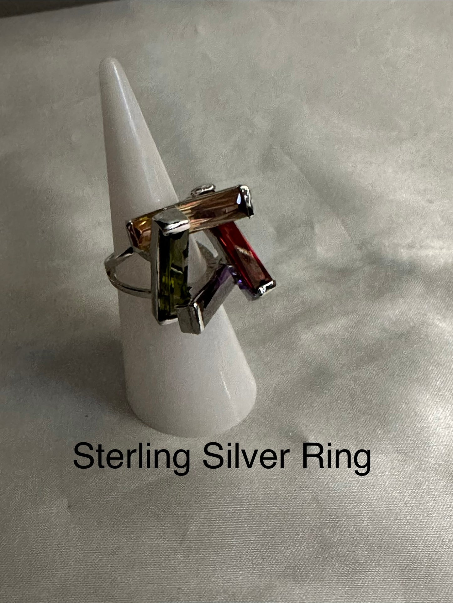STERLING SILVER RING - SIZE 5.5