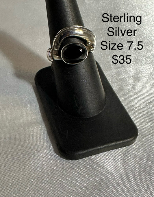 STERLING SILVER RING-SIZE 7.5