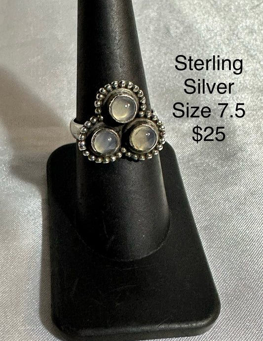 STERLING SILVER RING - SIZE 7.5