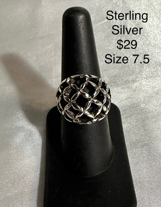 STERLING SILVER RING - SIZE 7.5