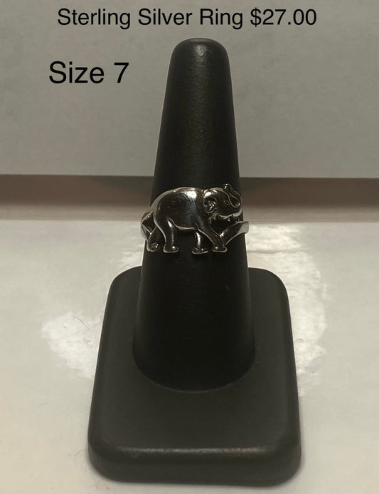 STERLING SILVER RING - SIZE 7